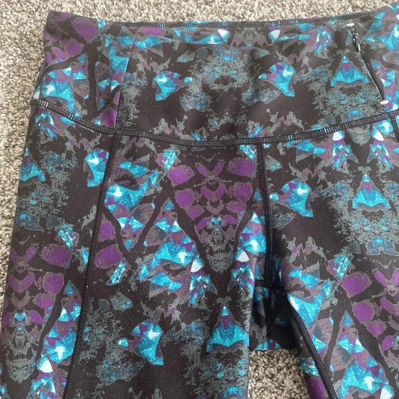 Calia By Carrie Underwood Essential Print Midnight Geo Ruched Tight - Picture 2 of 6